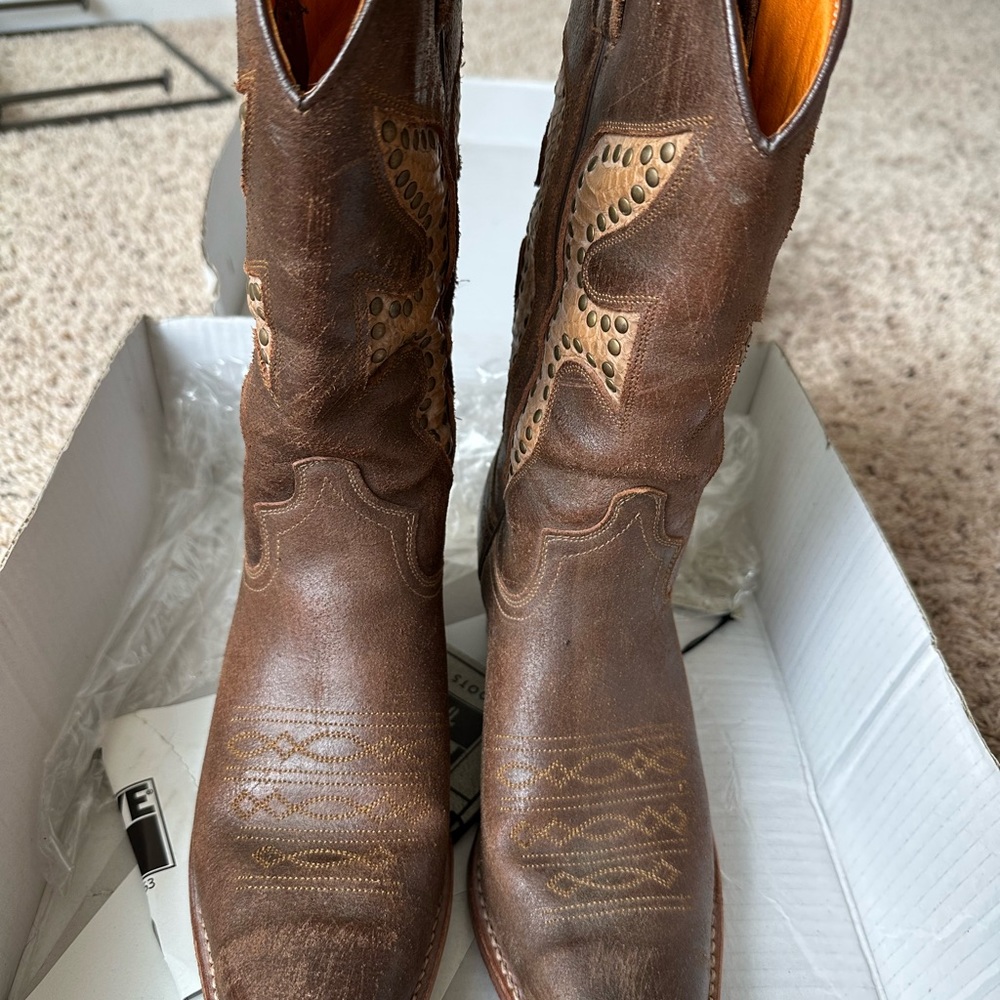 Frye Cowboy Boots! Style Daisy Duke Tan